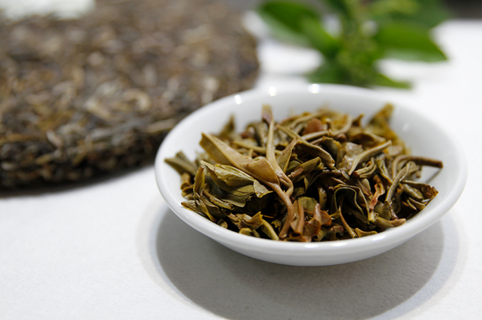 2017 Guan Zi Zai "Yi Wu Mountain" Raw Pu-erh Tea Cake | Yunnan Sourcing Tea Shop
