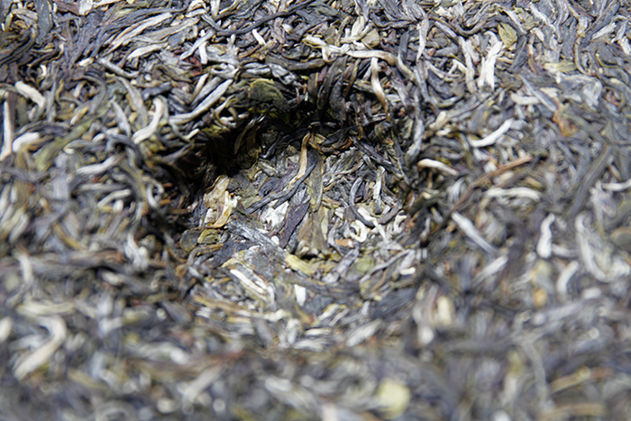 2017 Guan Zi Zai "Yi Wu Mountain" Raw Pu-erh Tea Cake | Yunnan Sourcing Tea Shop