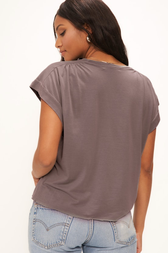 Arizona Shoulder Seamed Tee *SIZE M*