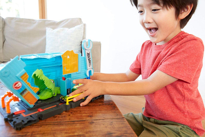 Hot Wheels City Gator Garage Attack Playset