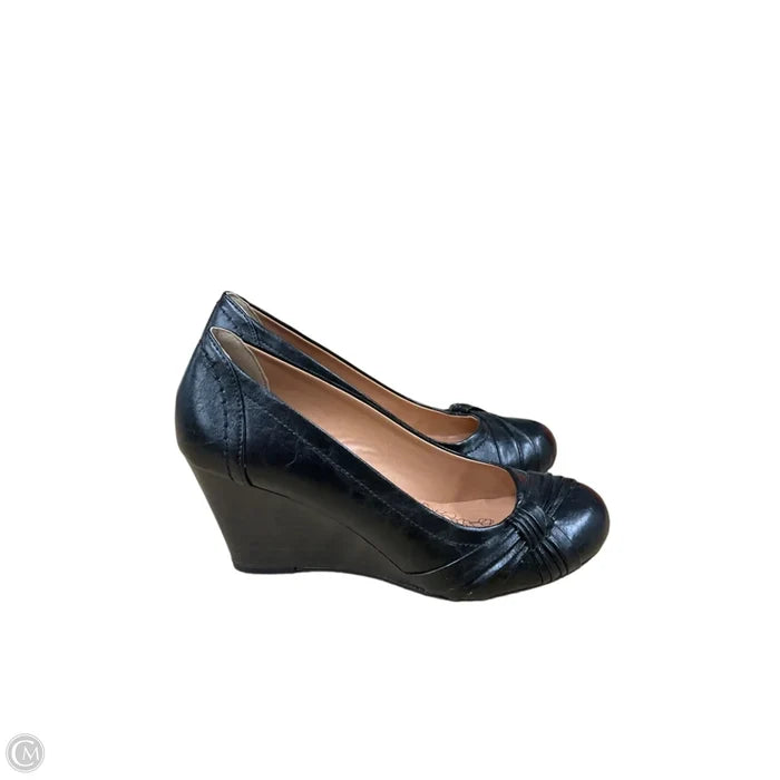 Shoes Heels Wedge By Laundry In Black, Size: 6.5