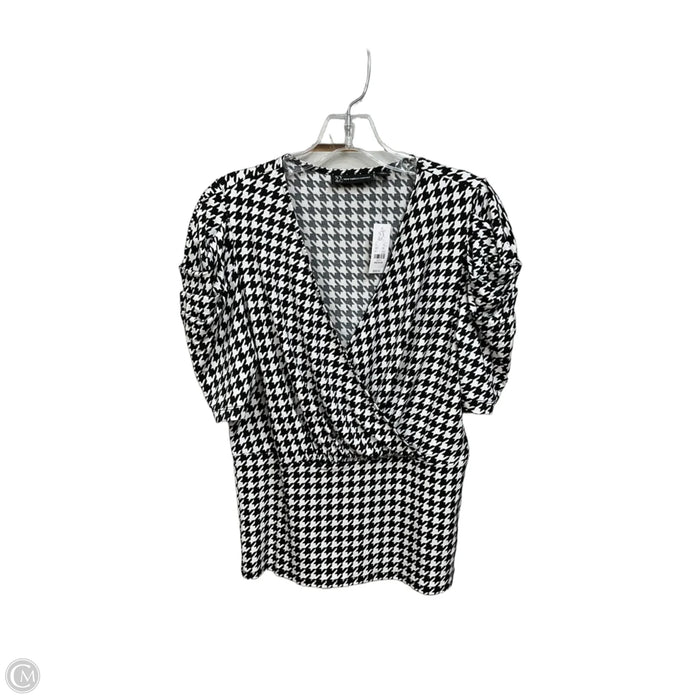 Top Short Sleeve By New York And Co In Geometric Pattern, Size: M