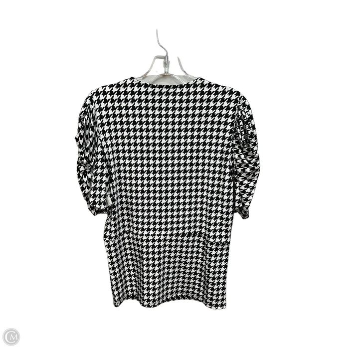 Top Short Sleeve By New York And Co In Geometric Pattern, Size: M