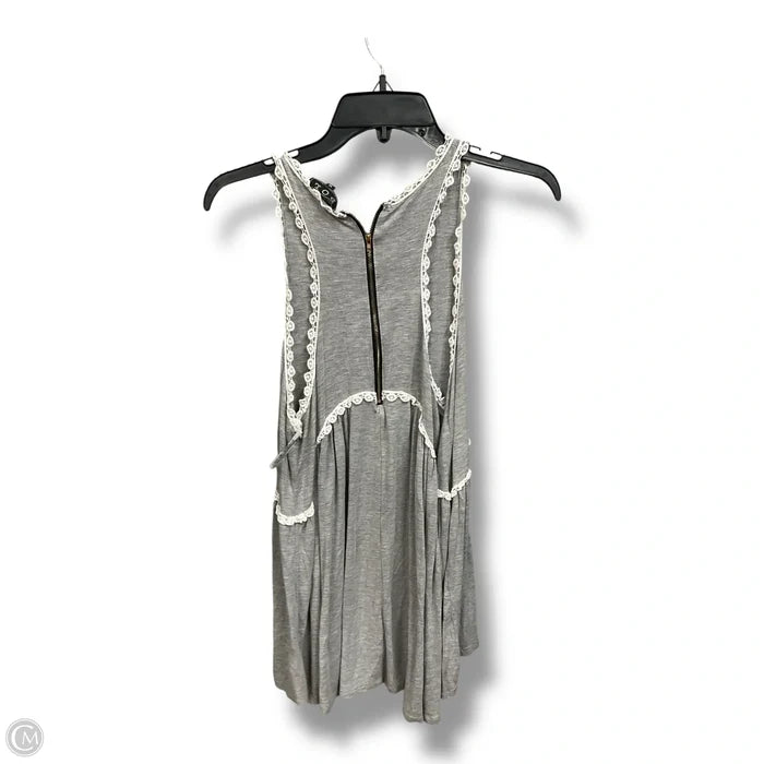 Top Sleeveless By Pol In Grey, Size: M